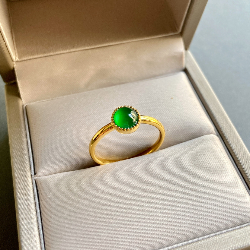 高冰种阳绿翡翠蛋面戒指18k黄金镶嵌