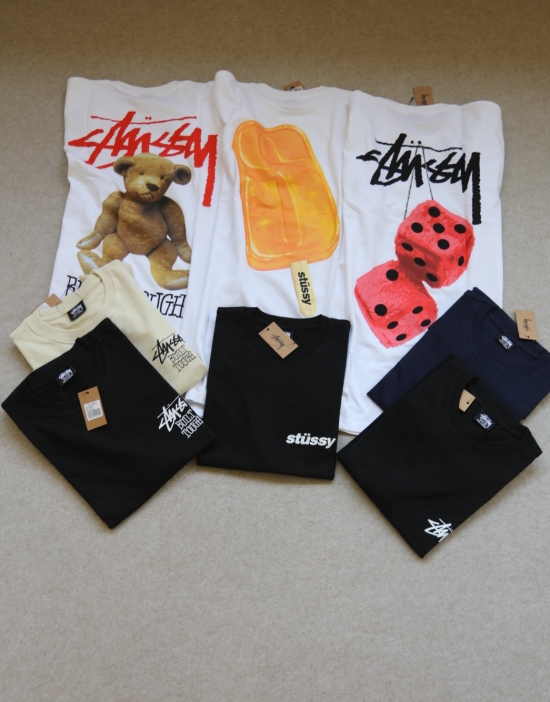 脑瓜子嗡嗡的吧 哈！情侣段 Stussy 无缝筒织 后背图图的 短袖Tee 三款入