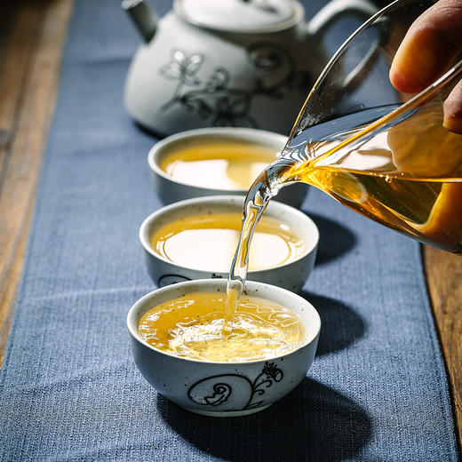 中粮-中茶2020年飞天大红印尊享版大树春茶生茶饼(传世印级系列)357g/饼 /云南干仓直发 商品图6