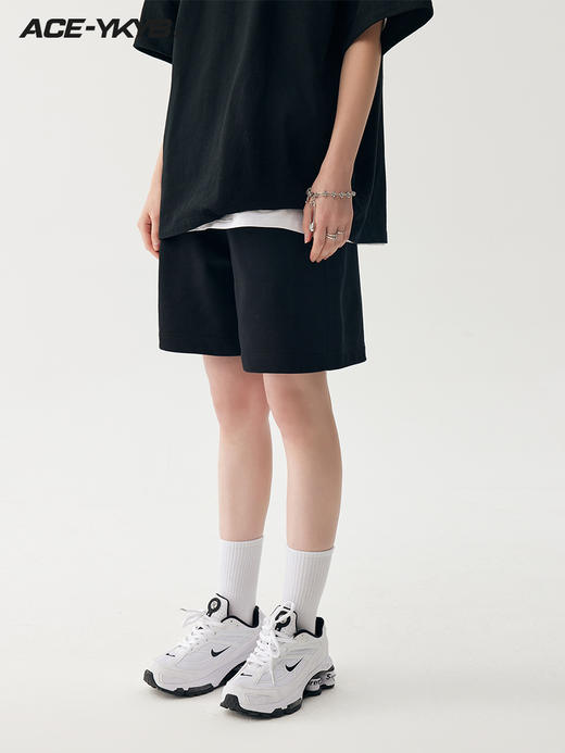 YKYB字母LOGO印花短裤 商品图1