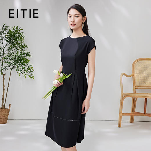 EITIE爱特爱优雅通勤大方圆领包肩袖收腰a字黑色连衣裙夏季新款B07102 商品图0