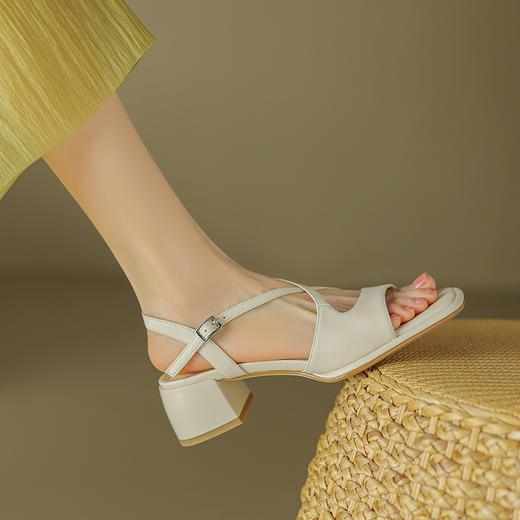 简约百搭，纯色粗跟凉鞋HB-Z541 商品图3