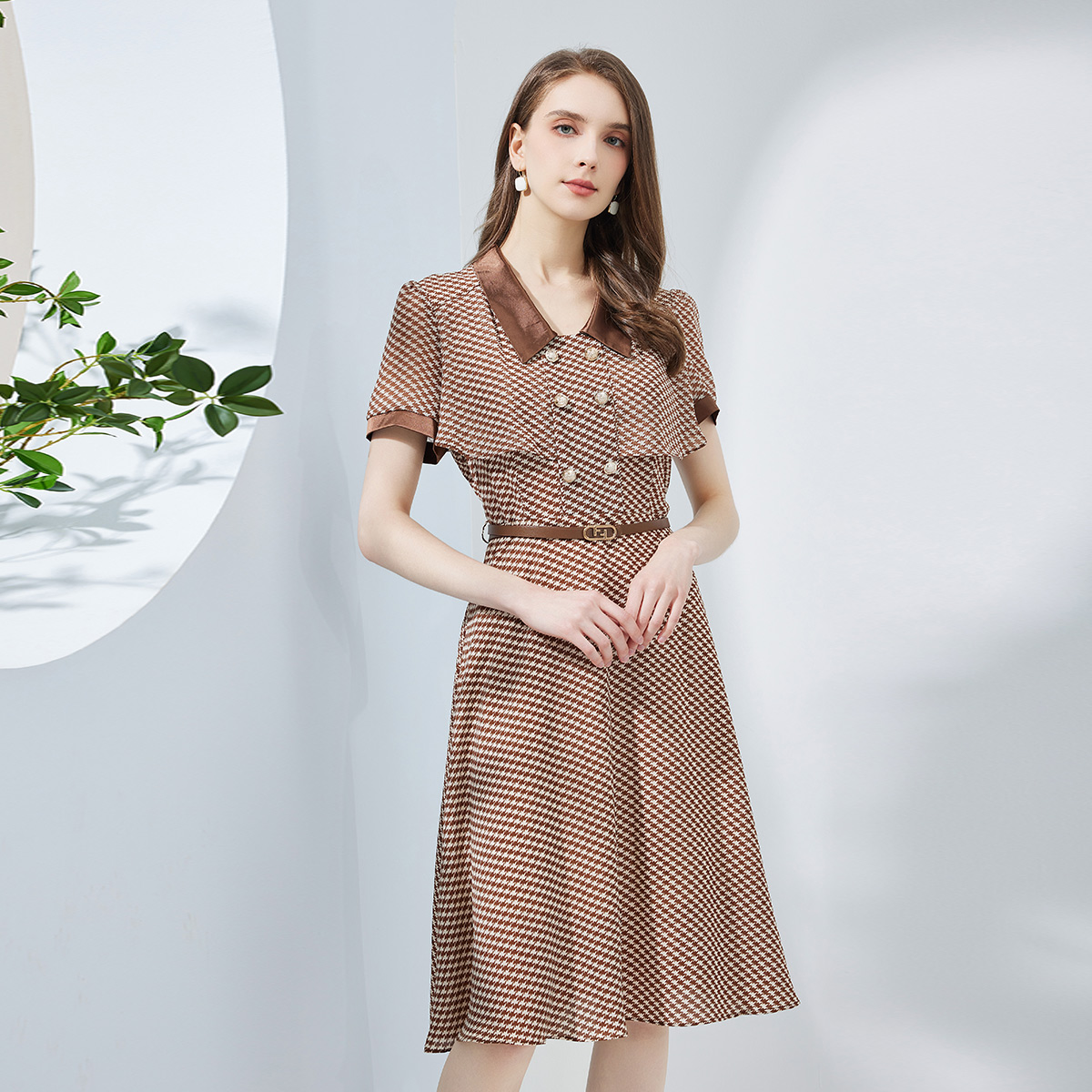 NF8L1斯尔丽瑟俪2023夏新款装饰拼接领子斗篷设计OL气质连衣裙