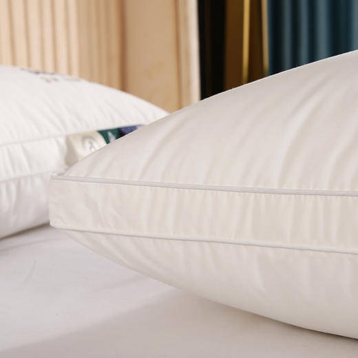 西伯利亚枕  优选全棉面料 柔软的全棉面料 安睡一整晚羽丝绒饱满填充 逢松柔软 分散头压力 商品图5