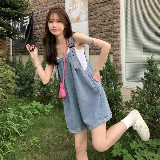 【可盐可甜青春甜美❗️夏季新款卷边牛仔背带裤短裤女】阔腿设计修饰身形，宽松的设计让你舒适自在，夏季常备，舒适亲肤，小个子阔腿学生宽松连体裤粉丝专属 商品图1