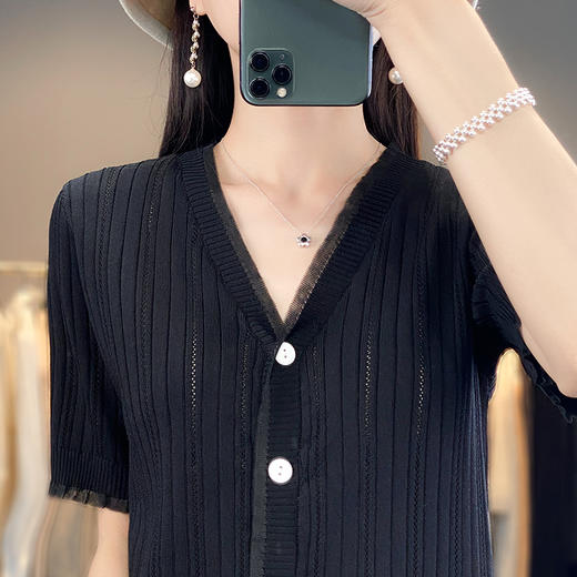 邢沐阳-冰丝针织短袖开衫2023新款夏季气质类似V领T恤女上衣宽松镂空半袖 商品图3
