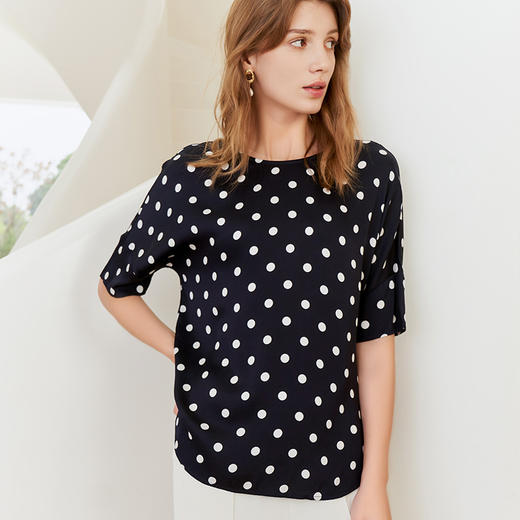 【桑蚕丝圆领T恤】23年春夏女士新品桑蚕丝T恤藏青底圆点印花上衣 商品图2