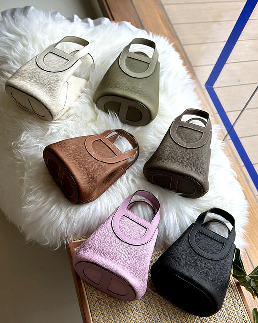 现货 THS 5.31- 爱马家 In the loop 猪鼻子菜篮子水桶包 牛皮荔枝纹 包 6色 CQ1256 商品图2