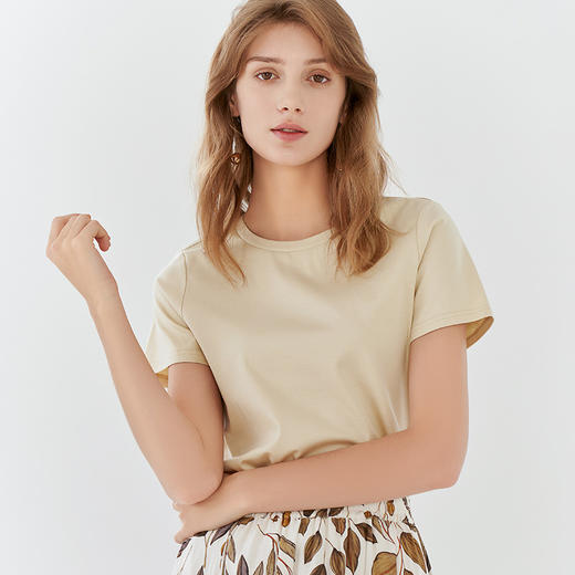 【女士圆领短袖T恤】23年春夏新品女士薄款纯色直筒薄款打底上衣 商品图5