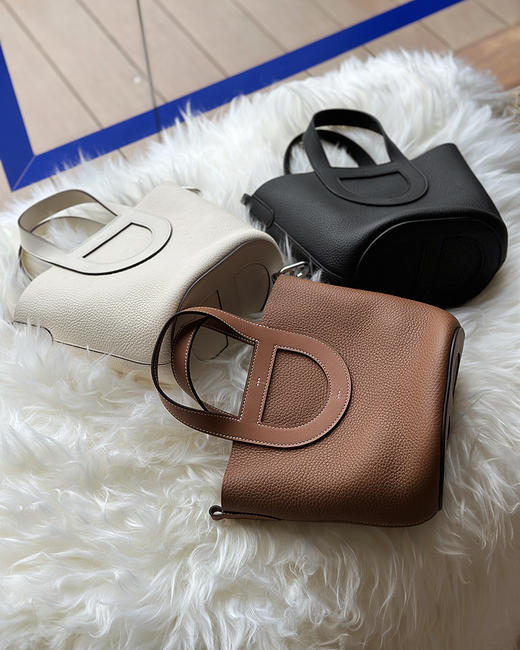 现货 THS 5.31- 爱马家 In the loop 猪鼻子菜篮子水桶包 牛皮荔枝纹 包 6色 CQ1256 商品图4