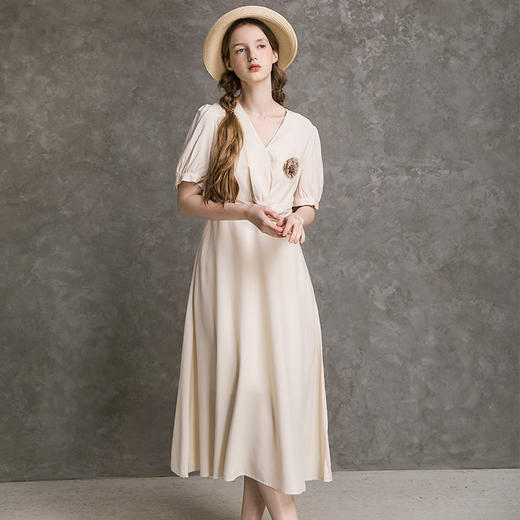 Famecoco范可儿纯色连衣裙夏收腰遮胯显瘦设计感V领A字中长裙F213FA110 商品图0