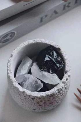 【品质生活丨宋朝冷山系列香薰蜡烛/扩香石】以宋代神秘的冷山文化为灵感，天然植物精油复配，天然矿晶石与天然精油的碰撞，扩香更持久，清冷侘寂风，适配各种居家风格