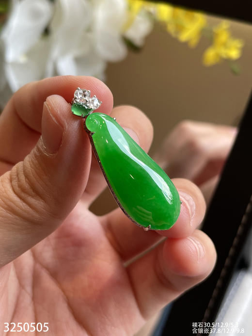 3250505，冰艳绿福瓜吊坠。具体价格微信咨询 商品图2