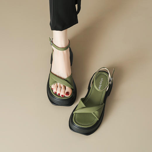【服装鞋包】-时尚露趾一字扣带仙女风气质厚底粗跟凉拖鞋女 商品图0