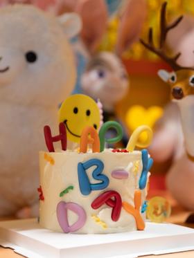 打开会给你惊喜的儿童节蛋糕盒