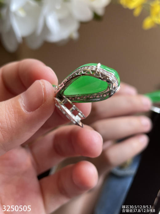 3250505，冰艳绿福瓜吊坠。具体价格微信咨询 商品图7