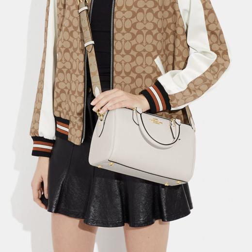 这个配色好看！Coach Rowan超经典波士顿包 白色配米色老花肩带 只要￥1450直邮到手 商品图3