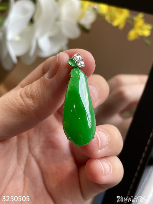 3250505，冰艳绿福瓜吊坠。具体价格微信咨询 商品图3