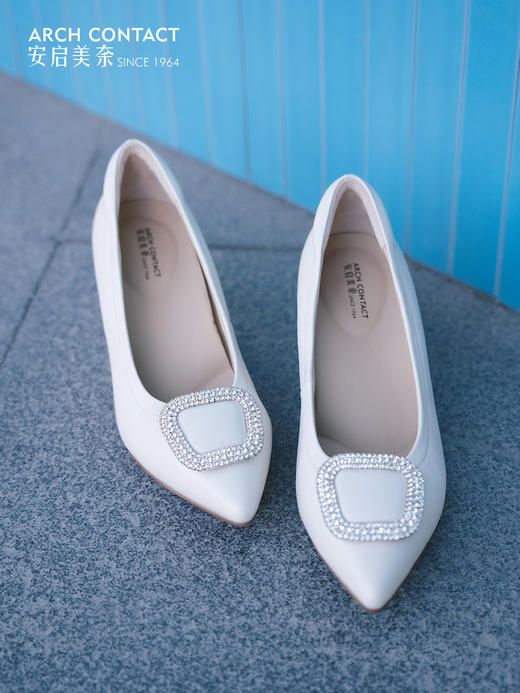 ARCHCONTACT安启美奈钻扣尖头羊皮高跟鞋52811 商品图3