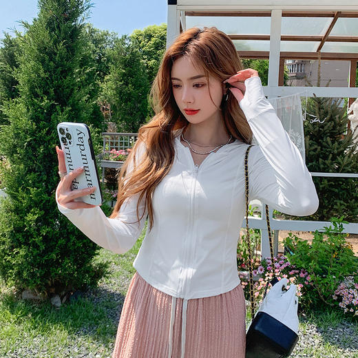 【防晒显瘦两不误】 冰丝防晒衣女款夏季连帽新款设计感 凉感透气 修饰身形 显瘦显腰细 防紫外线UPF50+高倍防晒  商品图10