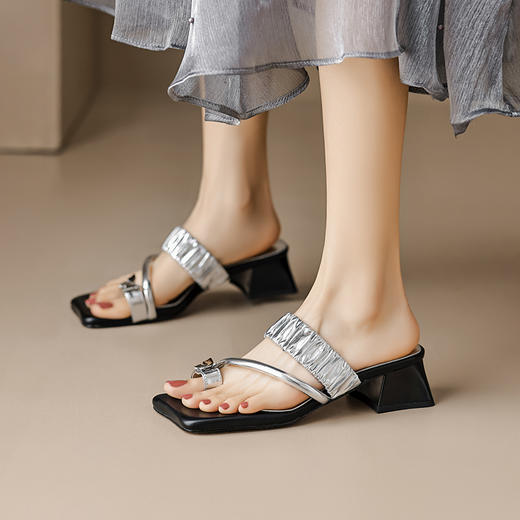 时尚个性，羊皮套趾粗跟凉拖OFSM-OF6771 商品图1