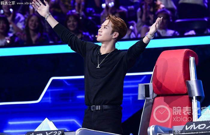 王嘉尔戴这腕表RAP的非常好的歌手