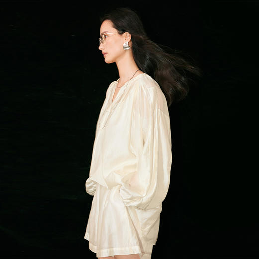 IN AND ON53240+53359莱赛尔天丝套装女夏季度假灯笼袖法式上衣a字短裤两件套 商品图6