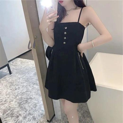 【可盐可甜一字肩小吊带连衣裙！】收腰设计，显瘦效果明显，让你更加自信美丽！不论是约会、派对还是日常穿搭，都是你的不二选择。 商品图3