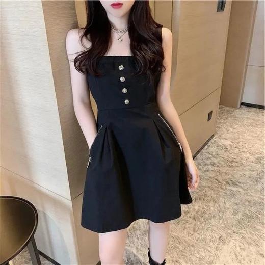 【可盐可甜一字肩小吊带连衣裙！】收腰设计，显瘦效果明显，让你更加自信美丽！不论是约会、派对还是日常穿搭，都是你的不二选择。 商品图5