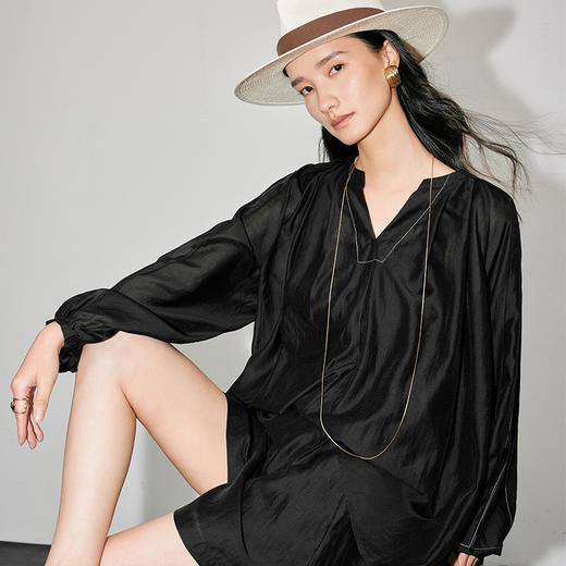 IN AND ON53240+53359莱赛尔天丝套装女夏季度假灯笼袖法式上衣a字短裤两件套 商品图2