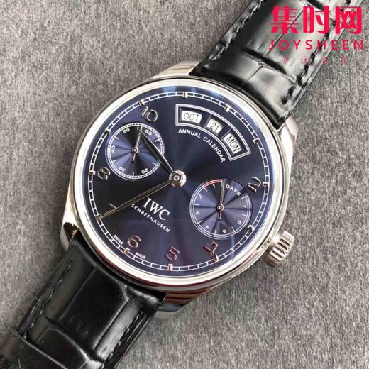 IWC  万国 葡萄牙葡七万年历系列 IW503504 镜面为双面防反光拱形边缘蓝宝石玻璃表镜，夜蓝色的表盘。年历的显示设计简洁利落 商品图8