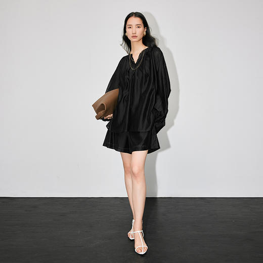 IN AND ON53240+53359莱赛尔天丝套装女夏季度假灯笼袖法式上衣a字短裤两件套 商品图5