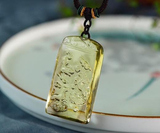 D477140 天然黄水晶虎、马、狗三合吊坠 三合自然是互相帮助，互相关心，同心协力，是一种最佳的状态！佩戴可旺财运，旺人缘，旺官运，辟小人！ 坠子尺寸：52*29*15mm， 特价💰726/套。 商品图0