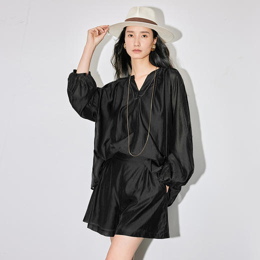 IN AND ON53240+53359莱赛尔天丝套装女夏季度假灯笼袖法式上衣a字短裤两件套 商品图4