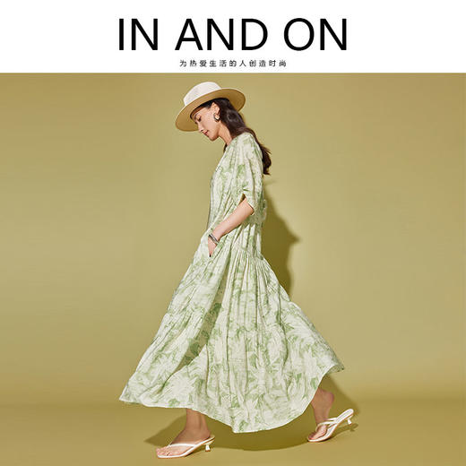 【品牌优选】【合作直发】IN ADN ON夏季新款法式印花连衣裙女绿色度假风zhi感V领大摆长裙 商品图0