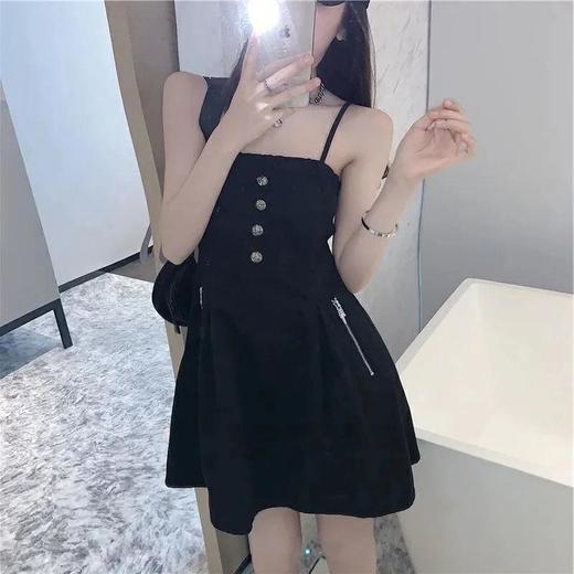 【可盐可甜一字肩小吊带连衣裙！】收腰设计，显瘦效果明显，让你更加自信美丽！不论是约会、派对还是日常穿搭，都是你的不二选择。 商品图2