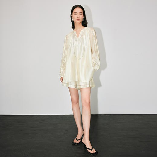 IN AND ON53240+53359莱赛尔天丝套装女夏季度假灯笼袖法式上衣a字短裤两件套 商品图1