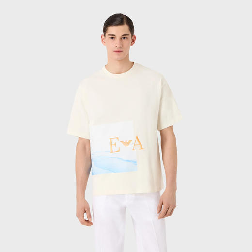 EMPORIO ARMANI 阿玛尼 男士沙滩印花和 EA 刺绣厚实平纹针织圆领短袖T恤 白色 3R1T6S 1J38Z 0101 商品图1