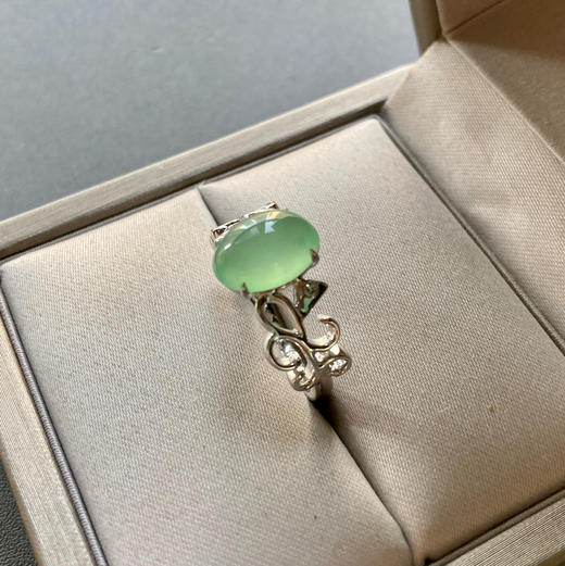 高冰种晴水绿翡翠蛋面戒指18k白金钻石镶嵌 商品图3