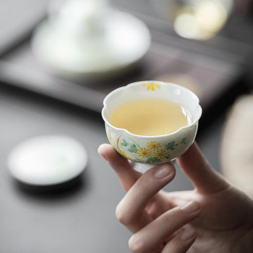 【日用百货】-宜室茶话  手绘野菊赋花口茶杯 功夫茶具陶瓷品茗杯 商品图2