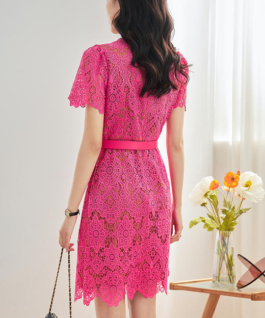 收腰显瘦，重磅蕾丝拼接水溶花镂空设计感梯形领连衣裙WLZD-2312201 商品图1