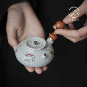 【日用百货】-宜室茶话  仿古陶瓷侧把壶 文人器胡桃木手柄手执小品壶