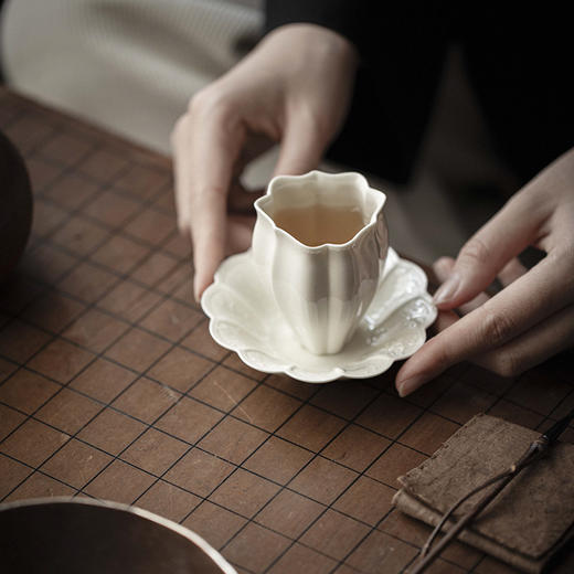 【日用百货】-宜室茶话  草木灰浮雕梅兰竹菊花瓣杯垫茶杯托 商品图3