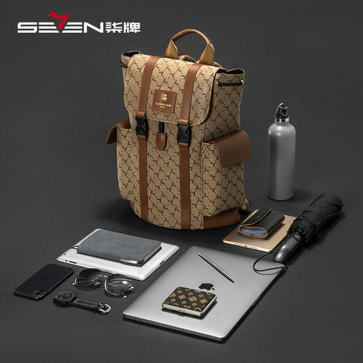柒牌男包年新款商务通勤复古时尚休闲百搭卡其色插扣双肩背包	124P70120 商品图3