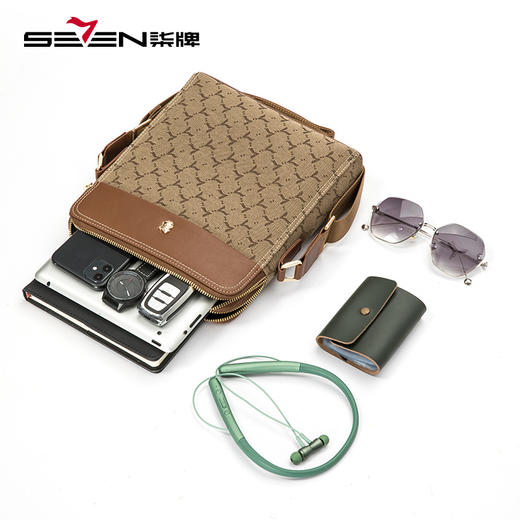 柒牌男士商务单肩包年新款时尚复古提花织物竖款方形斜挎男包	124P70140 商品图1