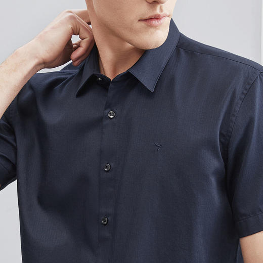 【易干】柒牌短袖衬衫男夏季新款商务休闲中青年亲肤方领衬衣	124A70320 商品图1