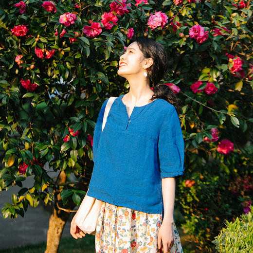 绽放旅行女装360+182朵/文艺短款v领分割短袖小衫亚麻短袖衬衫女百搭 商品图1