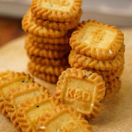 生椰拿铁味饼干/海盐芝士味饼干（小方饼）   135g/袋  （3袋/6袋） 商品图9
