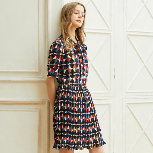 欧芮儿2018夏装收腰系带短袖图案印花连衣裙女中长款 商品图0