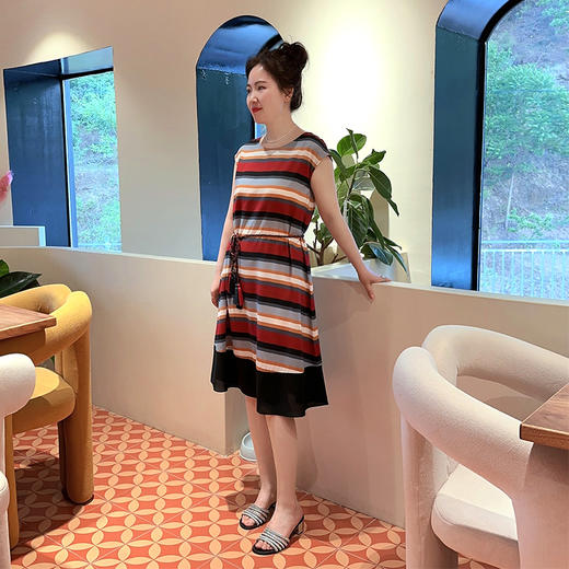 SAINT L’UCK/圣媛女装 度假风彩色条纹中长款收腰散摆连衣裙SA120L11 商品图2